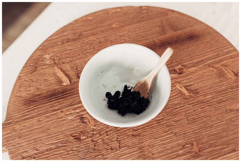 DIY Charcoal Face Mask 4 ingredient step by step with twistmepretty.com