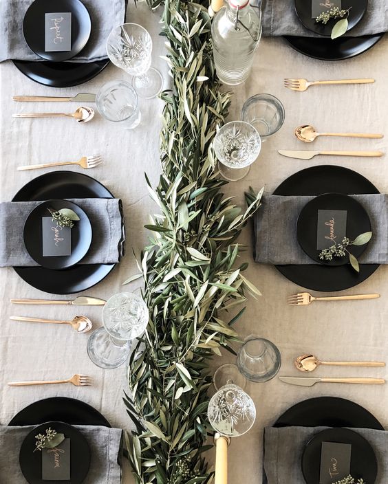 Beautiful holiday tablescapes with beautiful blank and gold place settings.